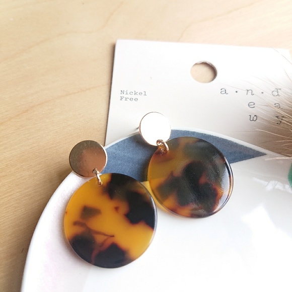 Unique Design//Double Circles Acrylic Earrings - Picture 3 of 3